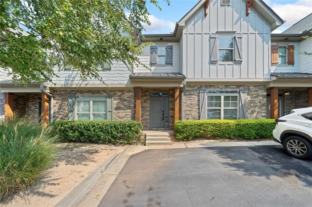 3 bedroom, 3 bathroom townhouse sold at 7708 FAWN Circle, Covington, GA 30014