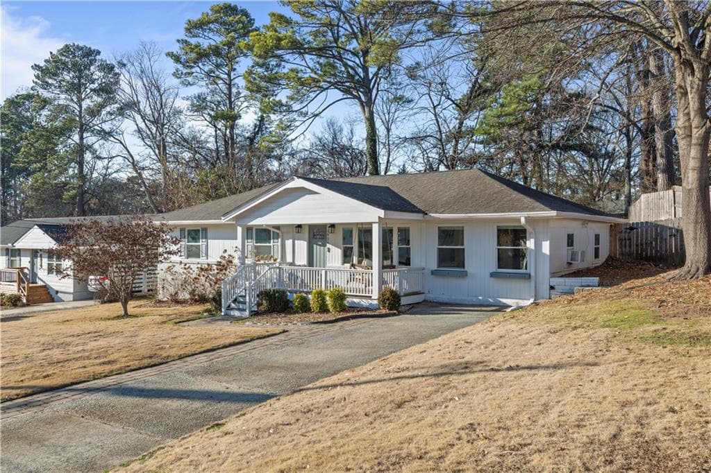 3 bedroom, 2 bathroom single family residence sold at 1926 Canmont Drive, Brookhaven, GA 30319