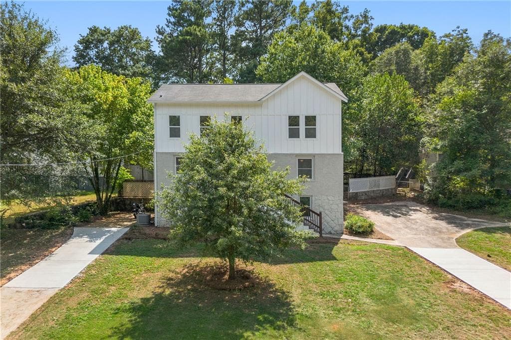 5 bedroom, 3 bathroom single family residence sold at 1583 Columbia Circle, Decatur, GA 30032