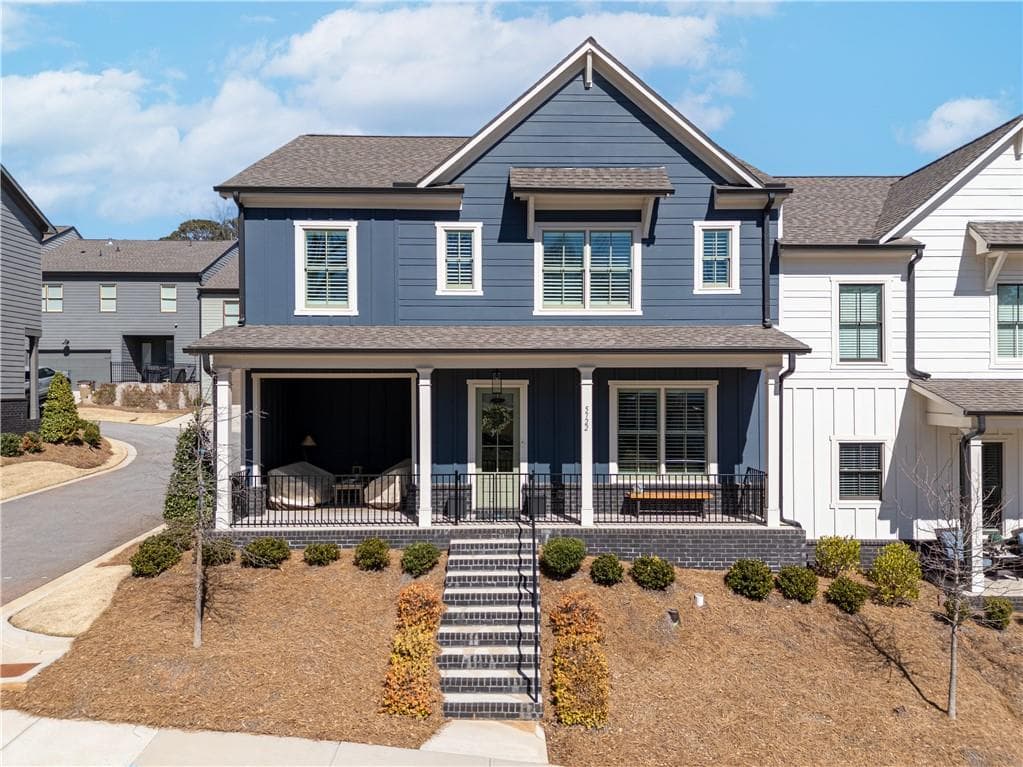 3 bedroom, 3 bathroom townhouse sold at 5722 Main Street, Flowery Branch, GA 30542
