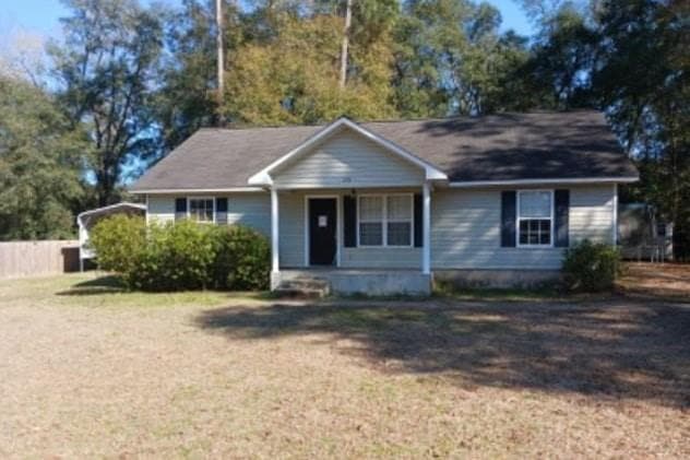 3 bedroom, 2 bathroom single family residence sold at 216 Cloverleaf Circle, Bainbridge, GA 39817