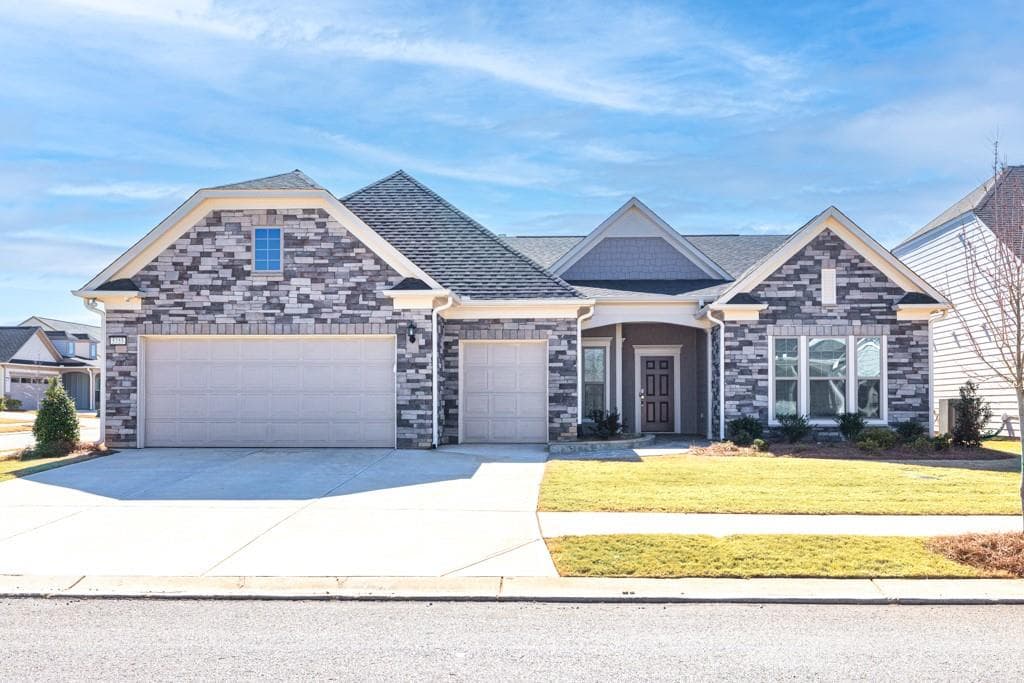 2 bedroom, 3 bathroom single family residence sold at 5755 MIRAVISTA Way, Hoschton, GA 30548