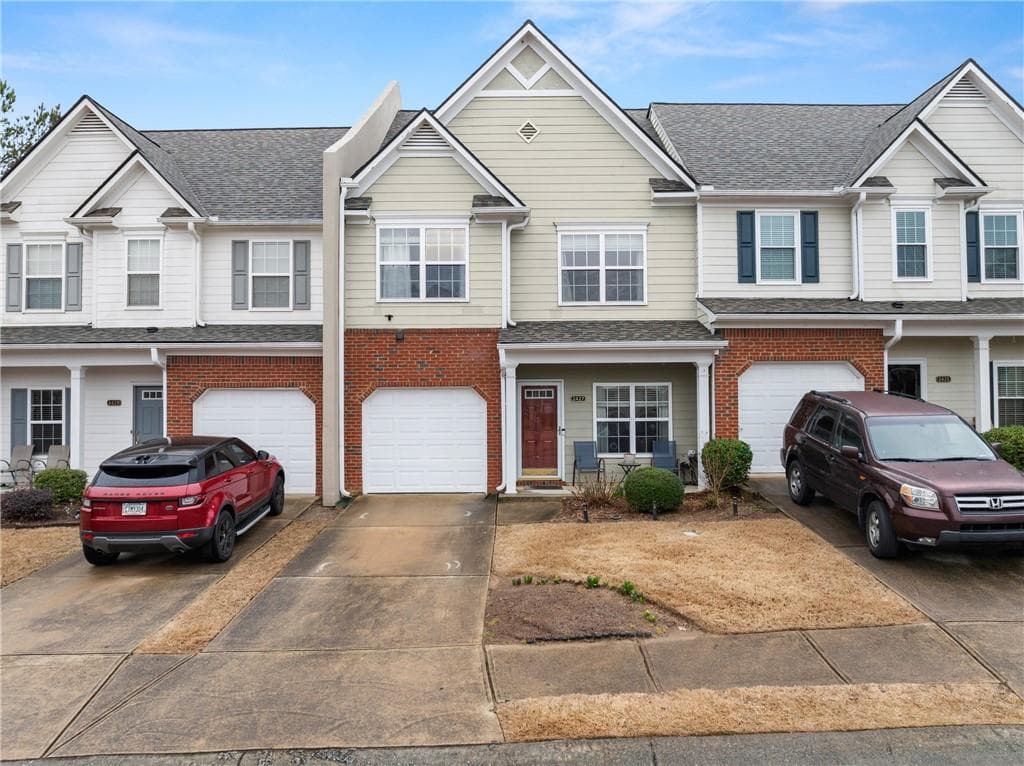 3 bedroom, 3 bathroom townhouse sold at 2427 Millbank Court, Lawrenceville, GA 30043