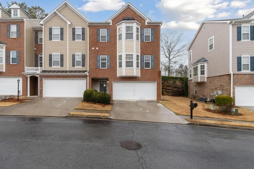 4 bedroom, 3 bathroom townhouse sold at 400 Eagle Tiff Drive, Sugar Hill, GA 30518