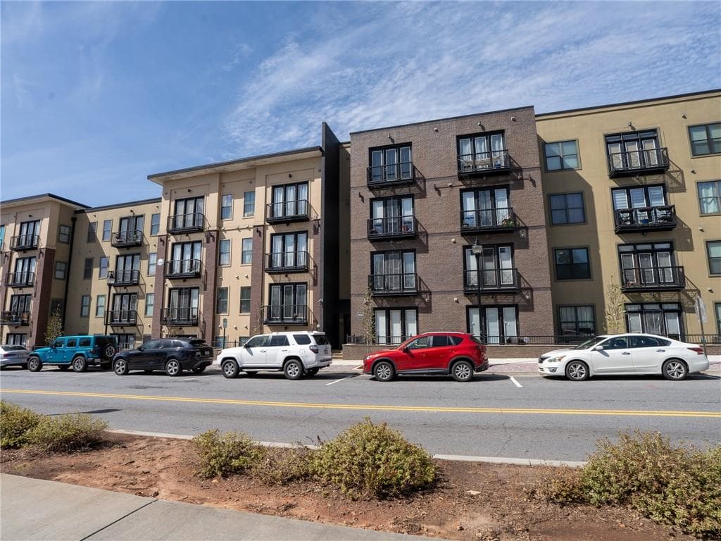 2 bedroom, 2 bathroom condominium sold at 5300 Peachtree Road 3506, Chamblee, GA 30341