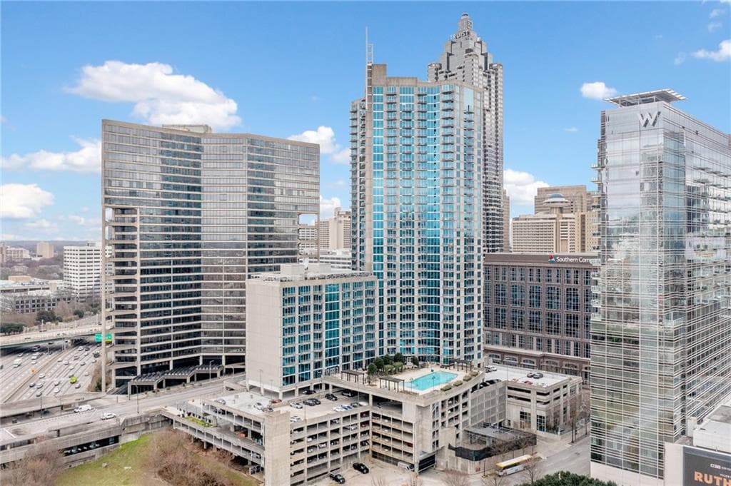1 bedroom, 1 bathroom, 763 sq ft condominium sold at 400 W Peachtree Street 1408, Atlanta, GA 30308