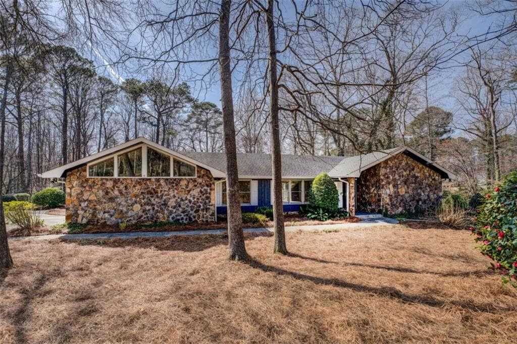5 bedroom, 4 bathroom single family residence sold at 825 Sugar Creek Way, Conyers, GA 30094