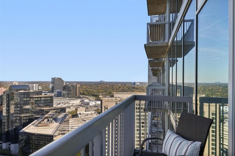 1 bedroom, 1 bathroom condominium sold at 3324 Peachtree Road 2717, Atlanta, GA 30326