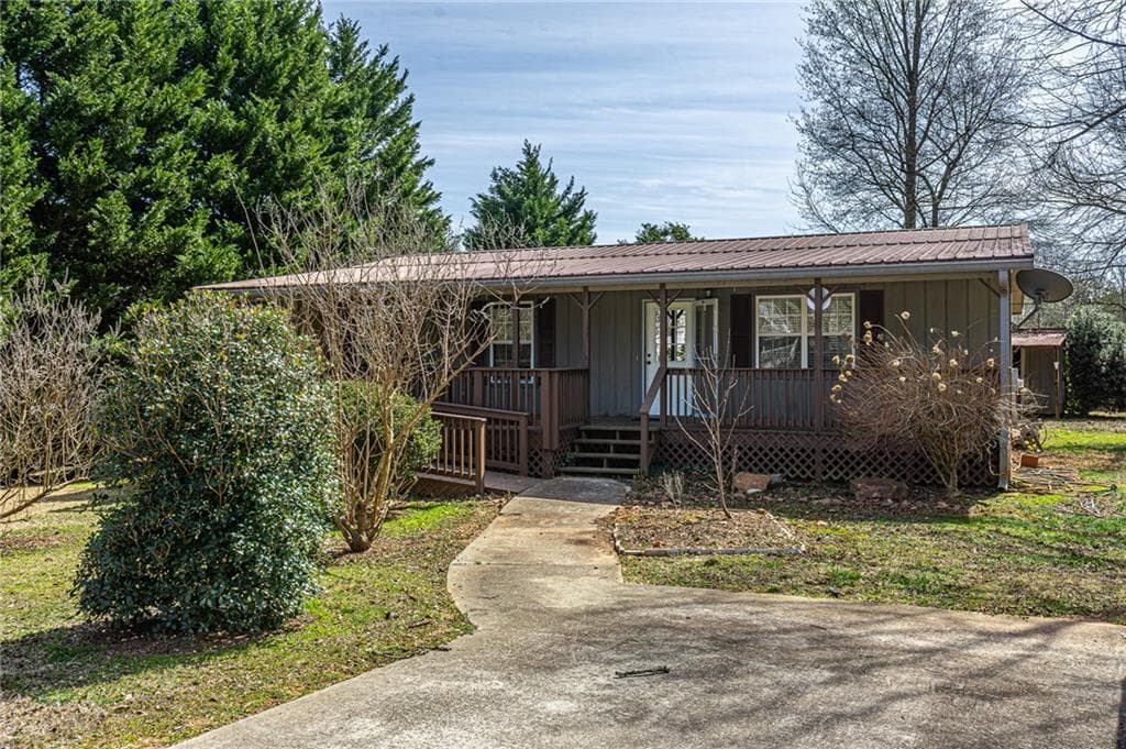 3 bedroom, 2 bathroom single family residence sold at 10 Pinewood Drive, Dahlonega, GA 30533
