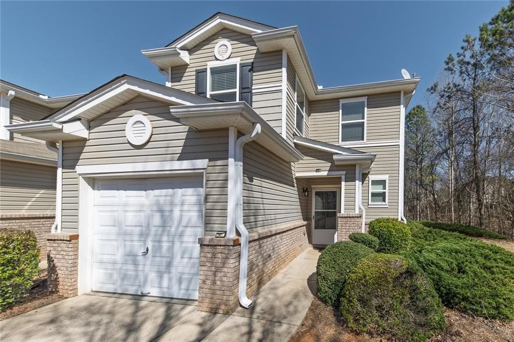 3 bedroom, 3 bathroom townhouse sold at 573 Rendezvous Road, Acworth, GA 30102