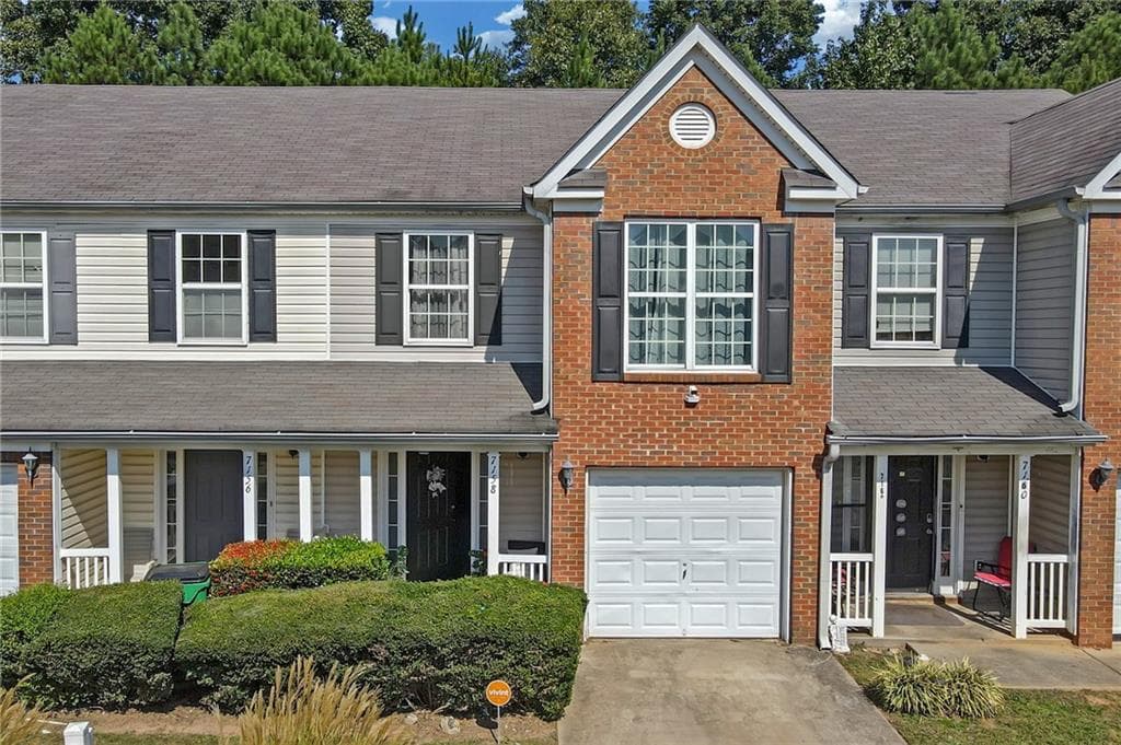 3 bedroom, 3 bathroom townhouse sold at 7158 Georges Way, Morrow, GA 30260
