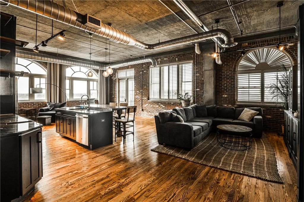 2 bedroom, 2 bathroom, 1,358 sq ft condominium sold at 3180 Mathieson Drive 806, Atlanta, GA 30305
