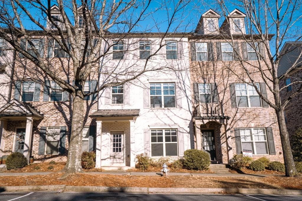 3 bedroom, 4 bathroom townhouse sold at 1480 Baygreen Road, Suwanee, GA 30024