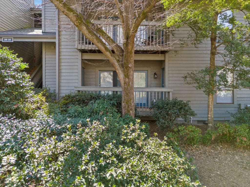 3 bedroom, 2 bathroom condominium sold at 213 Tuxworth Circle, Decatur, GA 30033