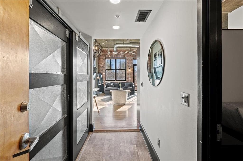 2 bedroom, 2 bathroom, 1,144 sq ft condominium sold at 3235 Roswell Road 710, Atlanta, GA 30305
