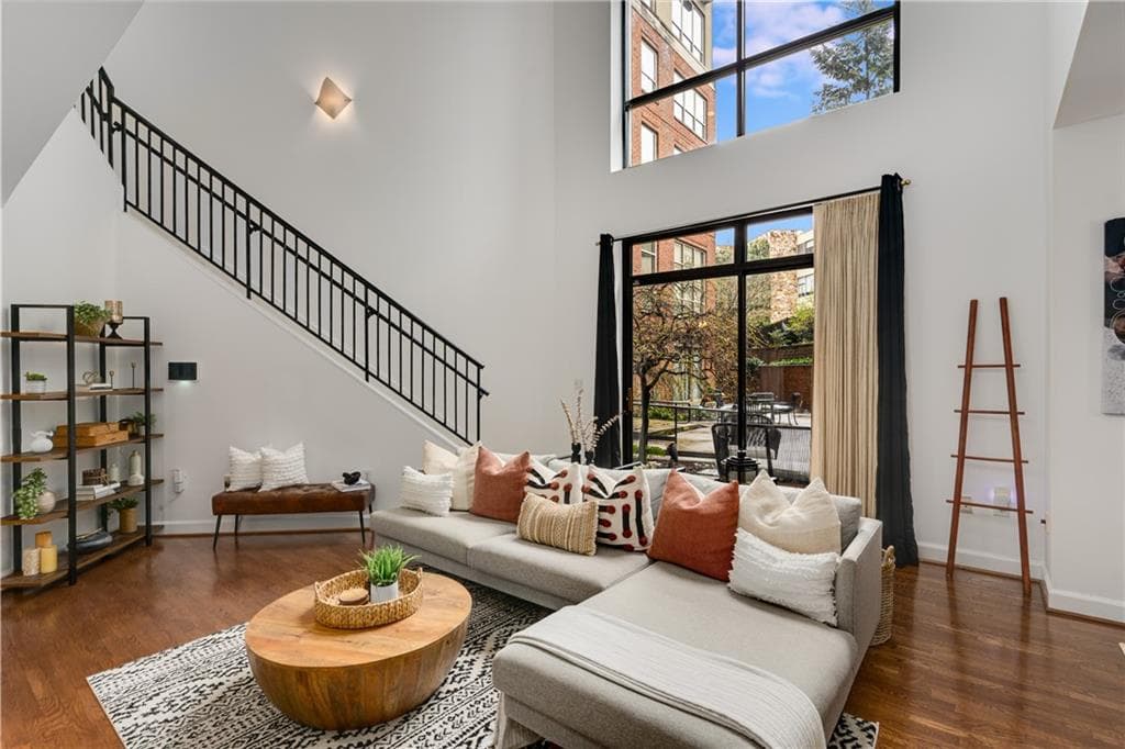 1 bedroom, 2 bathroom condominium sold at 2626 Peachtree Road 206, Atlanta, GA 30305