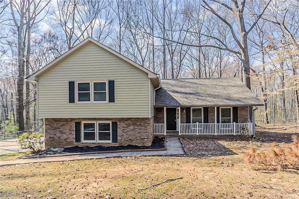 4 bedroom, 2 bathroom single family residence sold at 265 N Fayette Court, Fayetteville, GA 30214