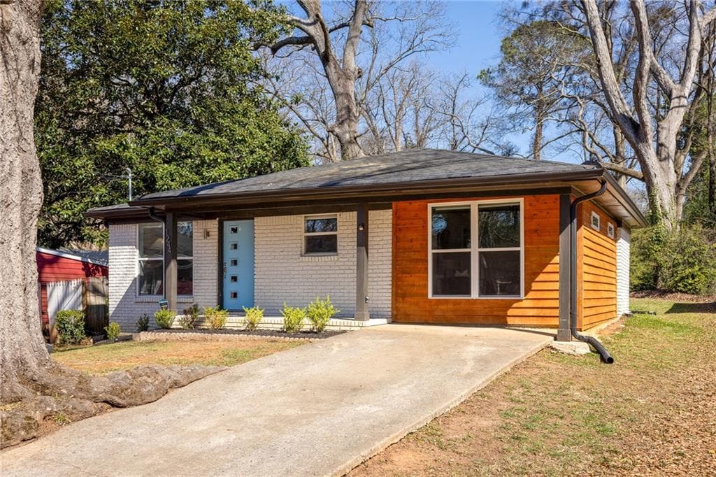 4 bedroom, 2 bathroom single family residence sold at 1244 Lorenzo Drive, Atlanta, GA 30310