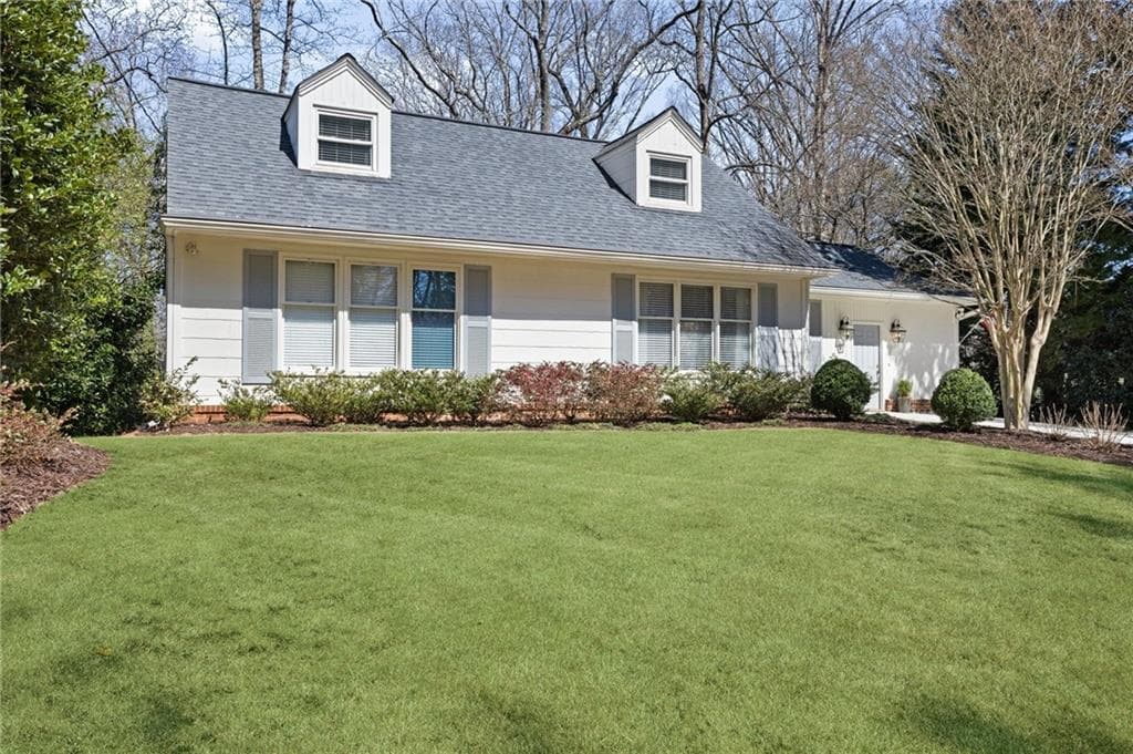 3 bedroom, 3 bathroom single family residence sold at 2553 Ridgewood Terrace, Atlanta, GA 30318