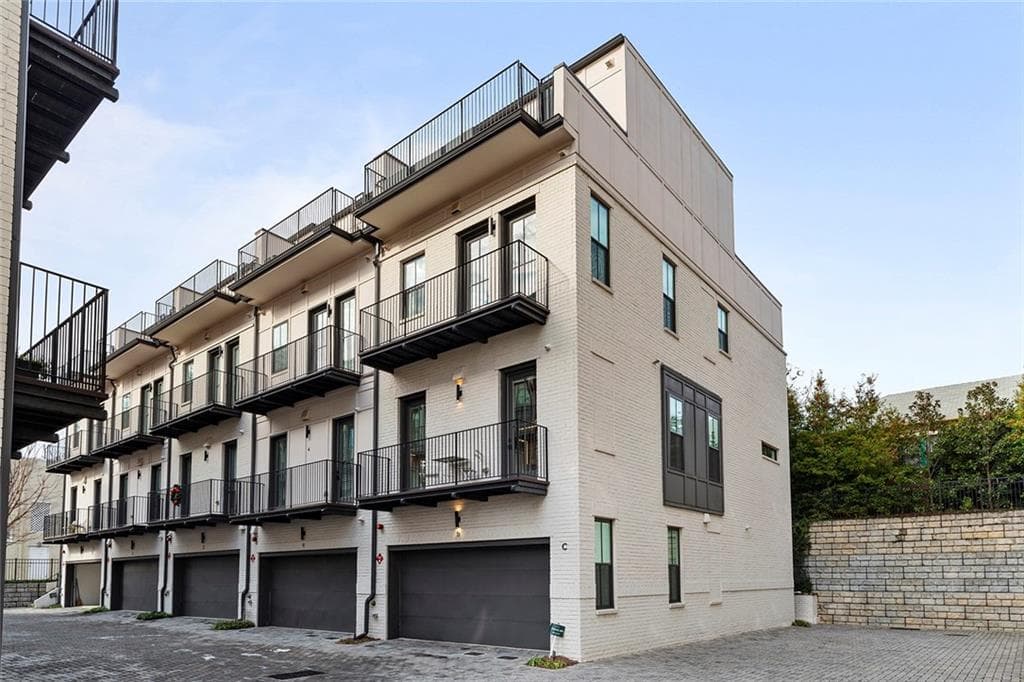 3 bedroom, 4 bathroom townhouse sold at 574 Boulevard Place 5, Atlanta, GA 30308