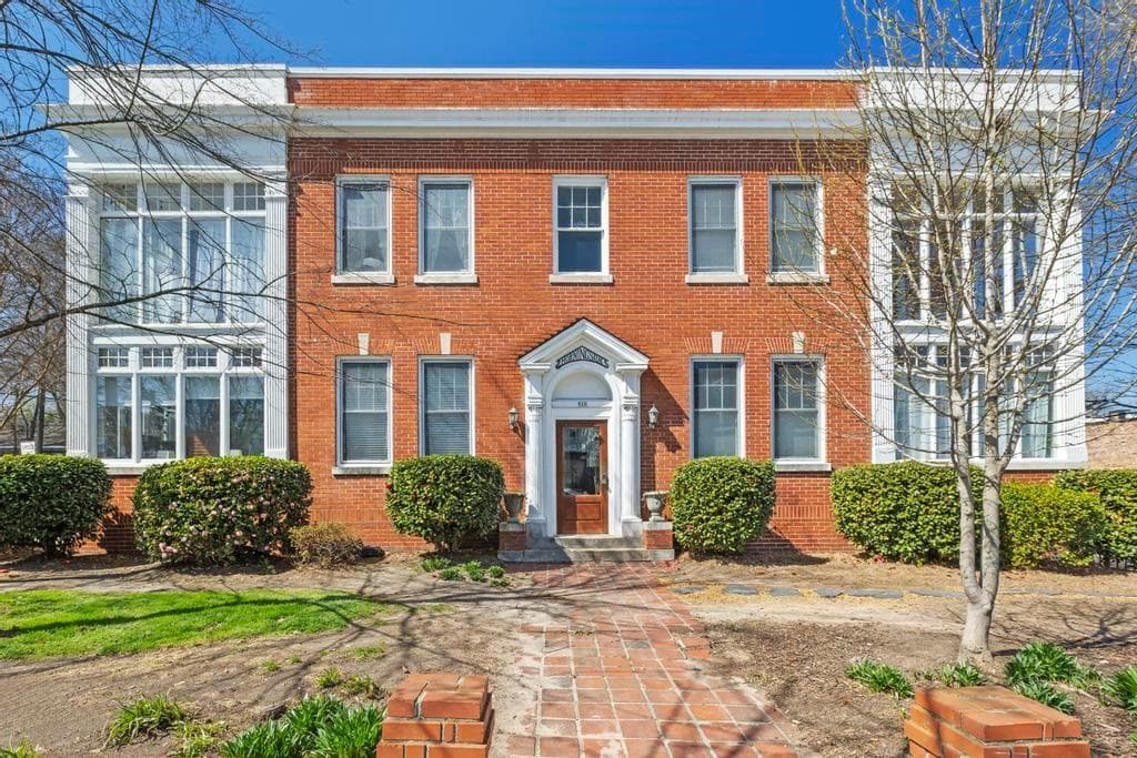 1 bedroom, 2 bathroom condominium sold at 616 N Highland Avenue 13B, Atlanta, GA 30306