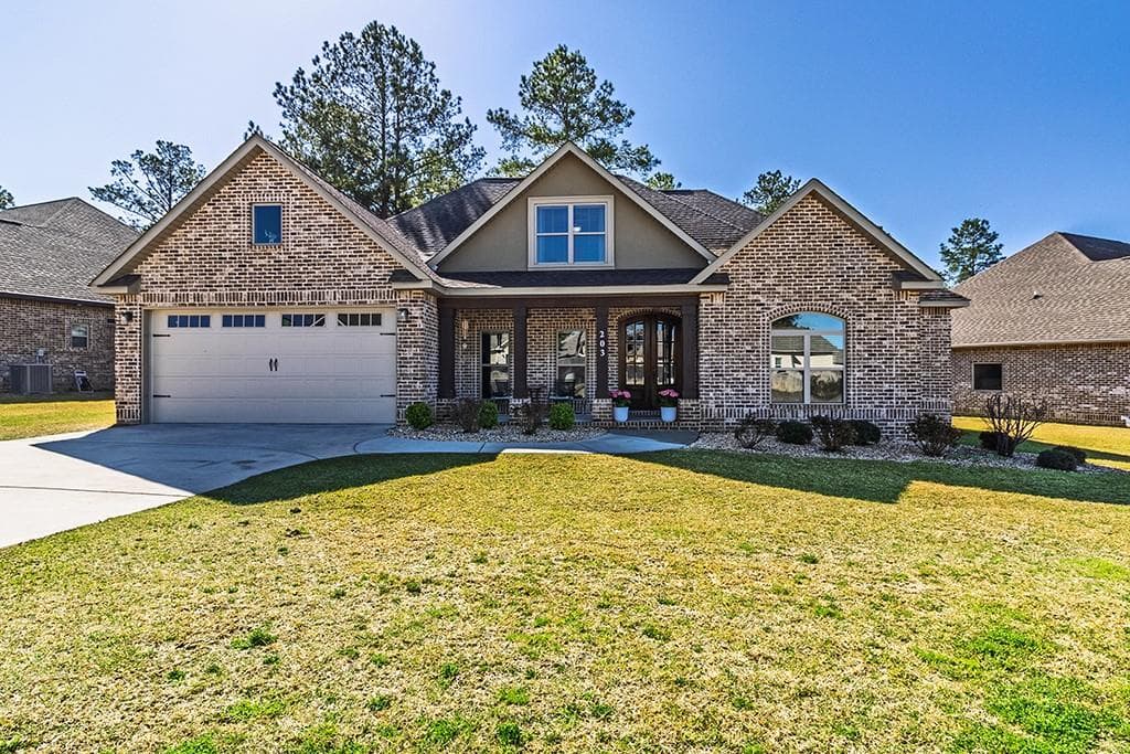 5 bedroom, 4 bathroom single family residence sold at 203 Hawks Nest Drive, Kathleen, GA 31047