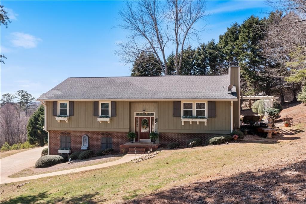 3 bedroom, 2 bathroom single family residence sold at 3015 Manor Ridge, Gainesville, GA 30506