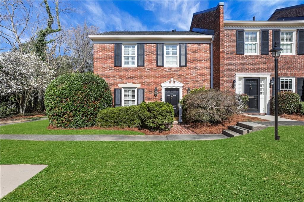 2 bedroom, 3 bathroom townhouse sold at 3050 Margaret Mitchell Drive 7, Atlanta, GA 30327