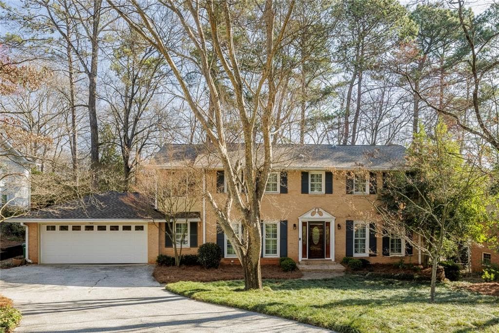 3 bedroom, 4 bathroom single family residence sold at 5385 Saffron Drive, Dunwoody, GA 30338