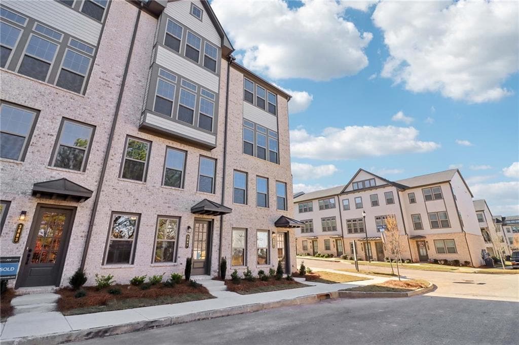 3 bedroom, 5 bathroom townhouse sold at 3887 Allegretto Circle 114, Atlanta, GA 30339