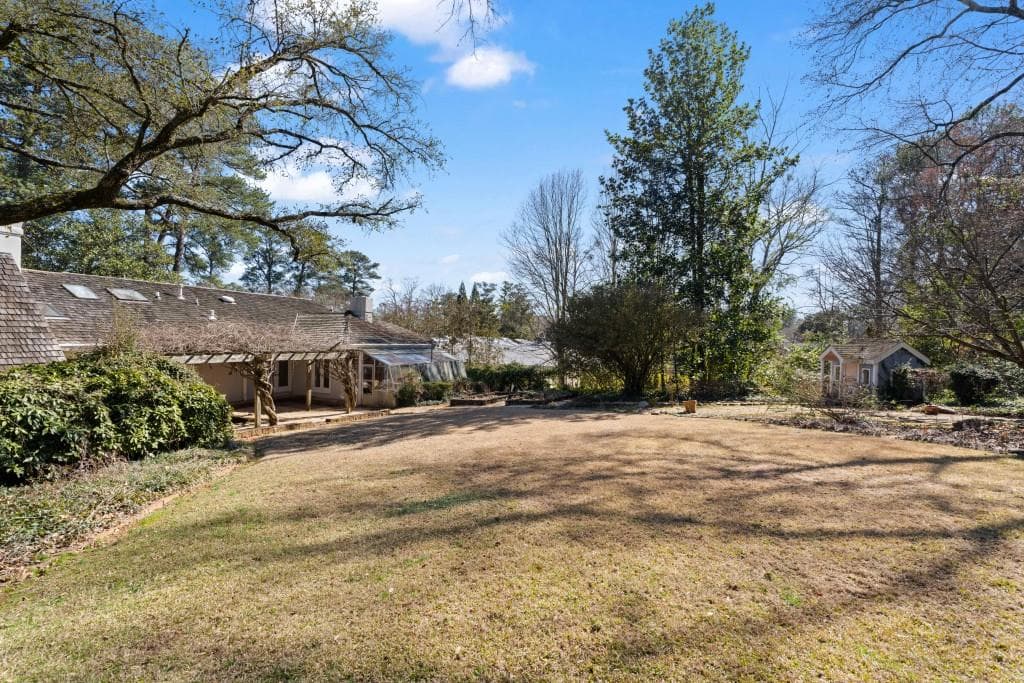 4 bedroom, 4 bathroom, 3,618 sq ft single family residence sold at 3330 Habersham Road, Atlanta, GA 30305