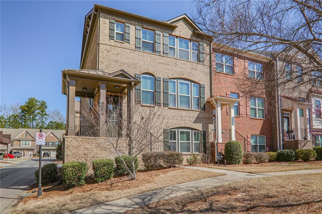 3 bedroom, 4 bathroom townhouse sold at 901 Fawn Way, Alpharetta, GA 30004