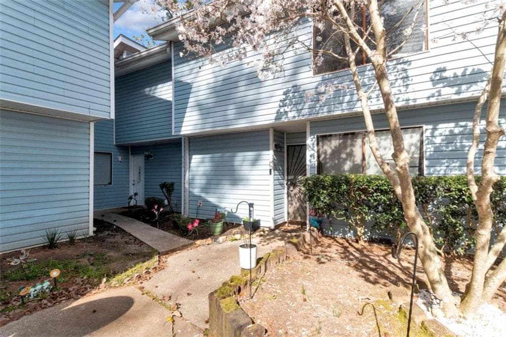 3 bedroom, 2 bathroom condominium sold at 922 Lakewood Lane, Jonesboro, GA 30238