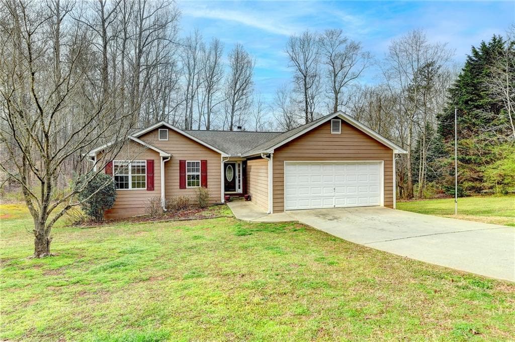 3 bedroom, 3 bathroom single family residence sold at 601 Stoneview Drive, Hoschton, GA 30548