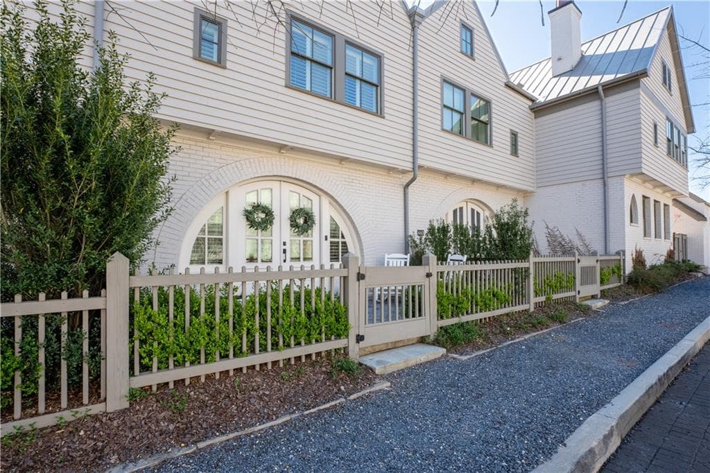 3 bedroom, 3 bathroom townhouse sold at 470 Heatherden Avenue, Fayetteville, GA 30214