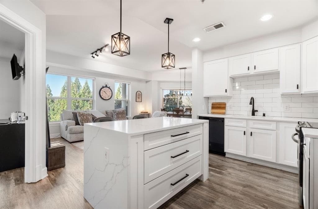 2 bedroom, 2 bathroom condominium sold at 200 River Vista Drive 502, Atlanta, GA 30339
