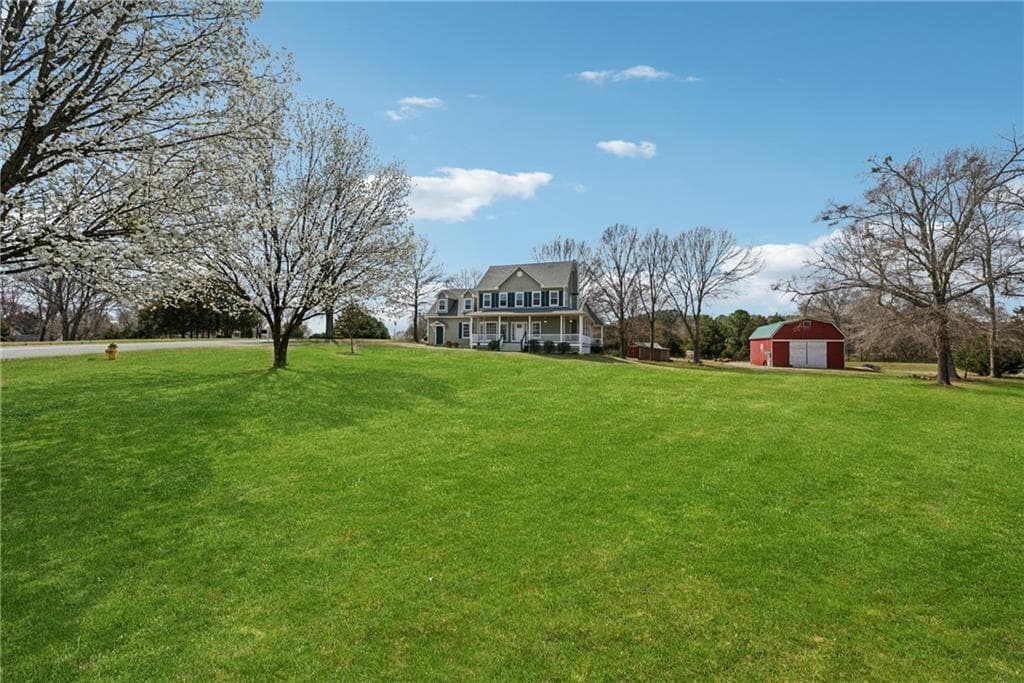 4 bedroom, 3 bathroom single family residence sold at 10 Mulberry Lane, White, GA 30184