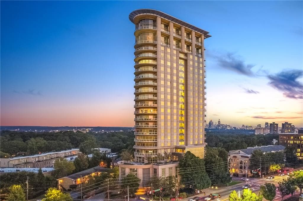2 bedroom, 3 bathroom, 1,973 sq ft condominium sold at 2881 Peachtree Road 704, Atlanta, GA 30305