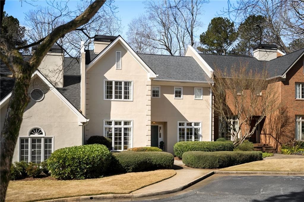 3 bedroom, 4 bathroom townhouse sold at 39 Paces West Drive, Atlanta, GA 30327