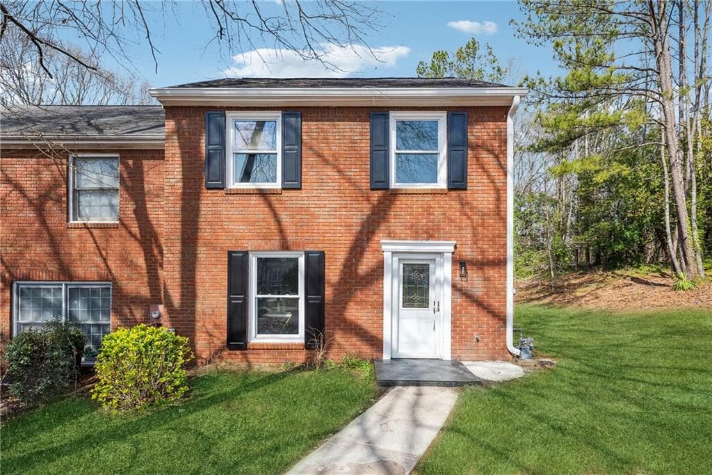 3 bedroom, 2 bathroom townhouse sold at 185 Willow Stream Court, Roswell, GA 30076