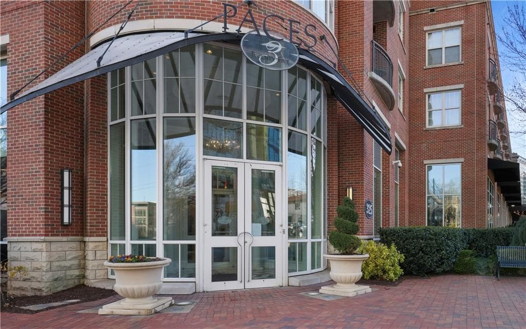2 bedroom, 2 bathroom condominium sold at 325 E Paces Ferry Road 2005, Atlanta, GA 30305
