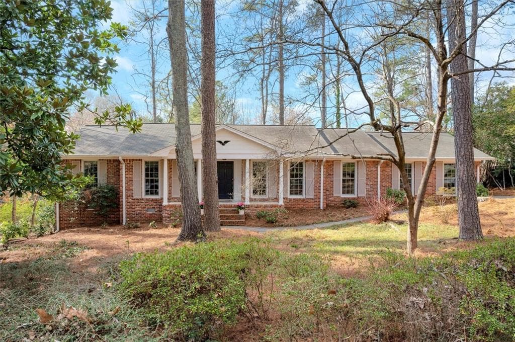 3 bedroom, 2 bathroom single family residence sold at 2360 Leisure Lake Drive, Atlanta, GA 30338