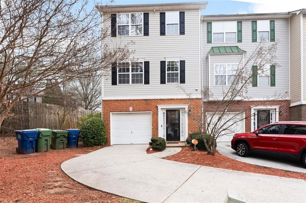 4 bedroom, 4 bathroom, 1,496 sq ft townhouse sold at 700 CELESTE Lane, Atlanta, GA 30331
