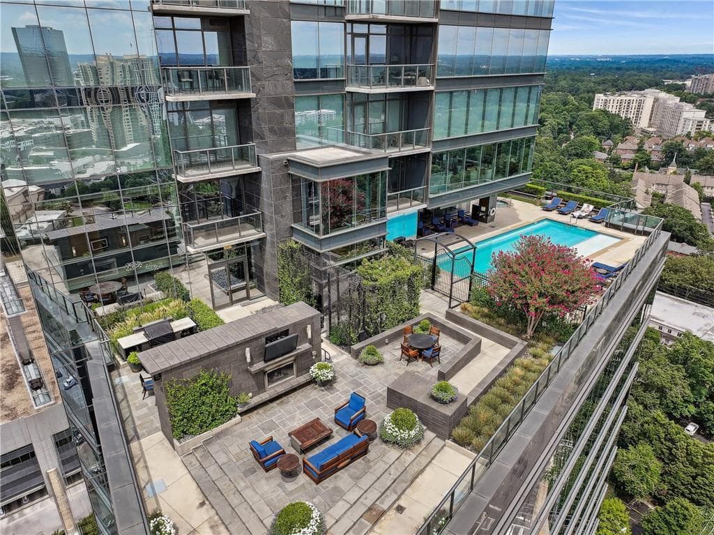3 bedroom, 4 bathroom, 4,500 sq ft condominium sold at 3630 Peachtree Road 3302, Atlanta, GA 30326