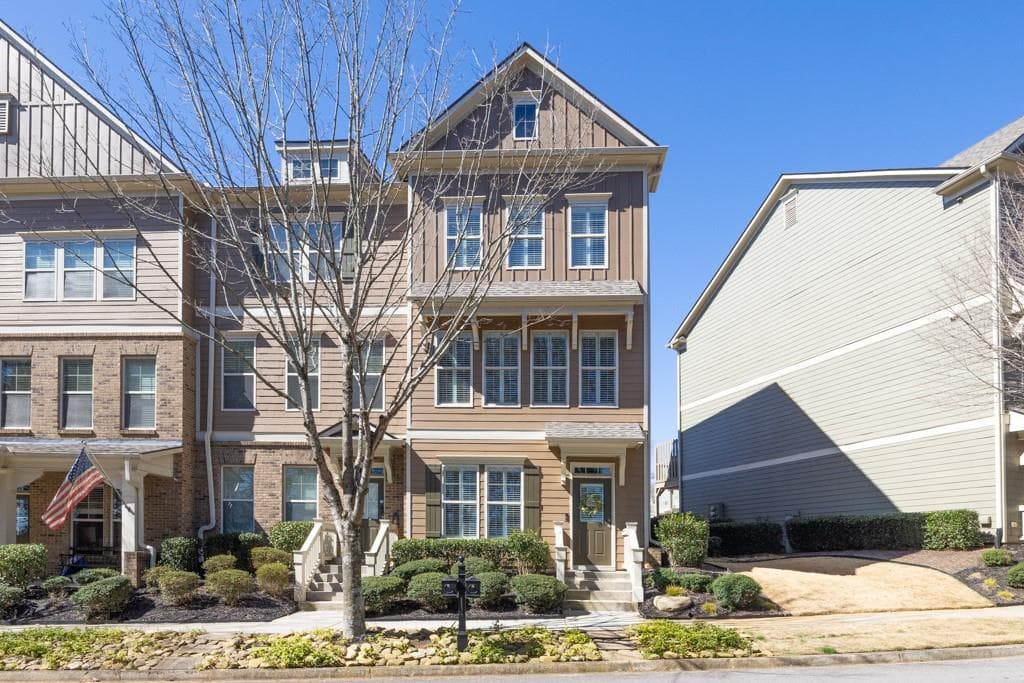 3 bedroom, 4 bathroom townhouse sold at 4364 Grove Field Court, Suwanee, GA 30024