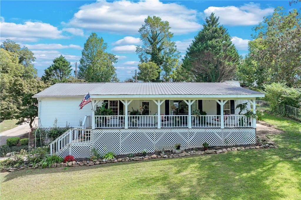 3 bedroom, 2 bathroom single family residence sold at 6016 Chattahoochee Street, Lula, GA 30554