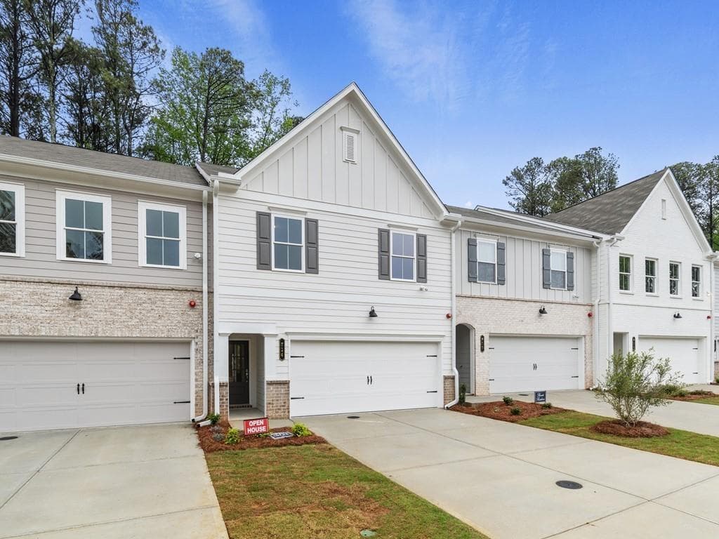 3 bedroom, 3 bathroom townhouse sold at 179 Bluffington Way, Marietta, GA 30066