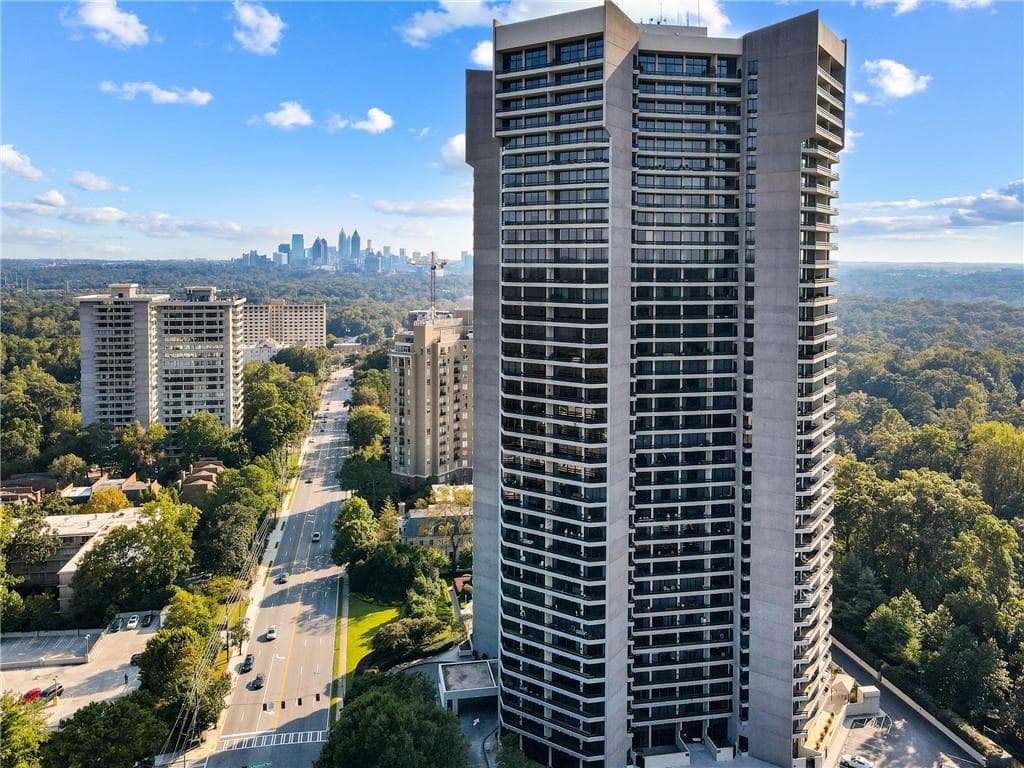 2 bedroom, 2 bathroom condominium sold at 2660 Peachtree Road 11G, Atlanta, GA 30305