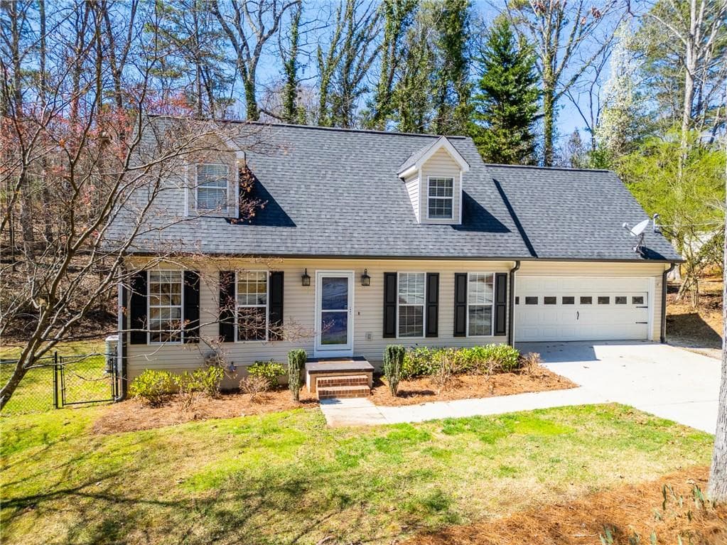 3 bedroom, 2 bathroom single family residence sold at 3710 Newport Drive, Gainesville, GA 30506