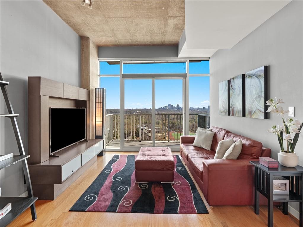 1 bedroom, 1 bathroom condominium sold at 250 Pharr Road 1812, Atlanta, GA 30305